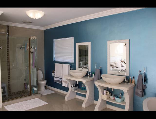 3 BEDROOM FREESTANDING FOR SALE IN PORT OWEN
